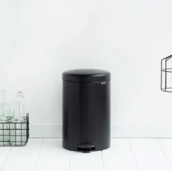 Brabantia NewIcon Prullenbak - 20 L - Matt Black -Brabantia Winkel 1200x1190