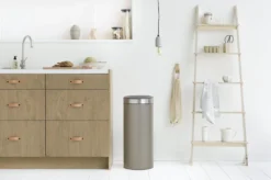 Brabantia Touch Bin Prullenbak - 30 L - Platinum / Matt Steel Fingerprint Proof Deksel -Brabantia Winkel 1200x799 18