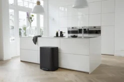 Brabantia Bo Prullenbak - 60 L - Met 80 Vuilniszakken - Matt Black -Brabantia Winkel 1200x799 28