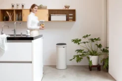 Brabantia Touch Bin Prullenbak - 30 L - Soft Beige -Brabantia Winkel 1200x800 1