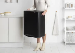 Brabantia Bo Prullenbak - 60 L - Met 80 Vuilniszakken - Matt Black -Brabantia Winkel 1200x857