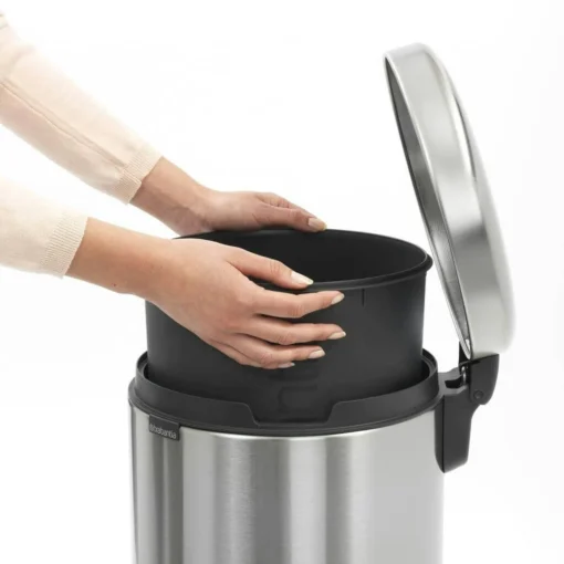 Brabantia Pedaalemmer Newlcon 30 Liter Matt Steel Fingerprint Proof FPP -Brabantia Winkel 24c20967031f607541d5a90fb272a038