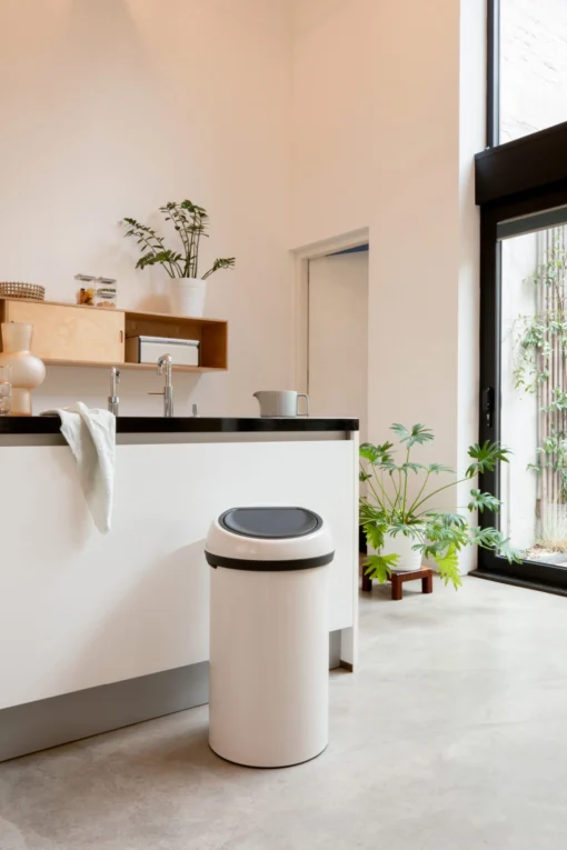 Brabantia Touch Bin Prullenbak Rond 60 Liter -Brabantia Winkel 512732 01 5 EnvironmentImage ed0d8bbfa8 scaled