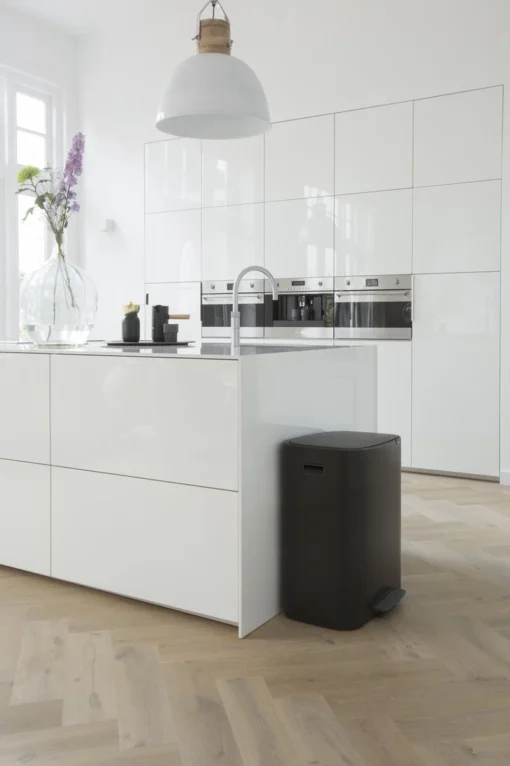 Brabantia Bo Prullenbak - 60 L - Met 80 Vuilniszakken - Matt Black -Brabantia Winkel 799x1200 22