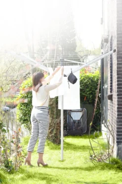 Brabantia Lift-o-Matic Advance Droogmolen Met Kunststof Betonanker, Beschermhoes En Wasknijpertasje - 50 M - Zilvergrijs -Brabantia Winkel 799x1200 90