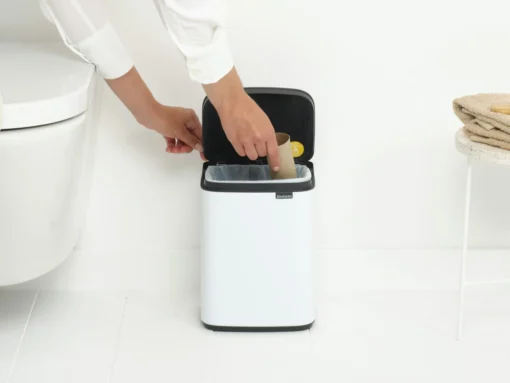 Brabantia Bo Touch Bin 4 Liter Met Kunststof Binnenemmer White -Brabantia Winkel Bo Waste Bin 4L White 8710755222344 Brabantia 300dpi 3912x2934px 6 NR 30276