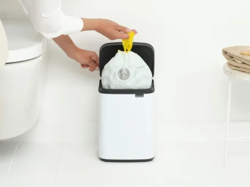 Brabantia Bo Touch Bin 4 Liter Met Kunststof Binnenemmer White -Brabantia Winkel Bo Waste Bin 4L White 8710755222344 Brabantia 300dpi 3912x2934px 6 NR 30280