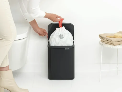 Brabantia Bo Touch Bin 7 Liter Met Kunststof Binnenemmer Matt Black -Brabantia Winkel Bo Waste Bin 7L Matt Black 8710755222900 Brabantia 300dpi 4810x3608px 6 NR 30334