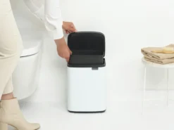 Brabantia Bo Touch Bin 7 Liter Met Kunststof Binnenemmer White -Brabantia Winkel Bo Waste Bin 7L White 8710755222368 Brabantia 300dpi 4810x3608px 6 NR 30287