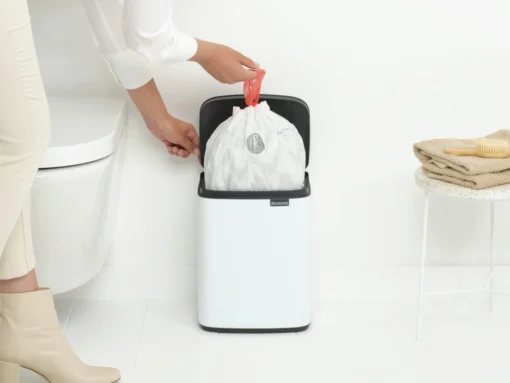 Brabantia Bo Touch Bin 7 Liter Met Kunststof Binnenemmer White -Brabantia Winkel Bo Waste Bin 7L White 8710755222368 Brabantia 300dpi 4810x3608px 6 NR 30289