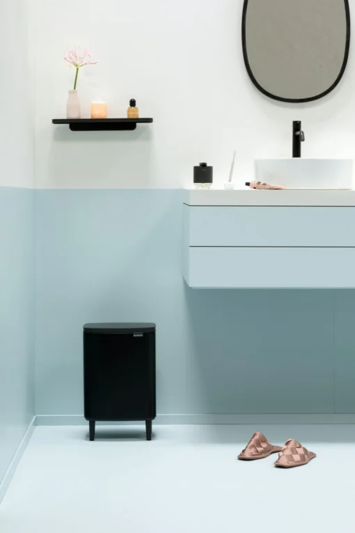 Brabantia Bo Hi Afvalemmer 12 Liter Matt Black -Brabantia Winkel Bo Waste Bin Hi 12L Matt Black 8710755227226 Brabantia 96dpi 4480x6720px 6 NR 30576