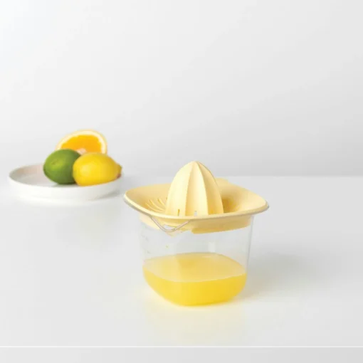 Brabantia Citruspers Met Maatbeker 0.5 Tasty Vanilla Yellow -Brabantia Winkel Juicer plus Measuring Jug 0.5L TASTY Vanilla Yellow 8710755122040 Brabantia 96dpi 1000x1000px 7 NR 15197