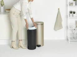 Brabantia Pedaalemmer NewIcon 30 Liter Champagne -Brabantia Winkel NewIcon Pedal Bin 30L Metallic Gold 8710755304484 Brabantia 300dpi 6256x4692px 6 NR 24367