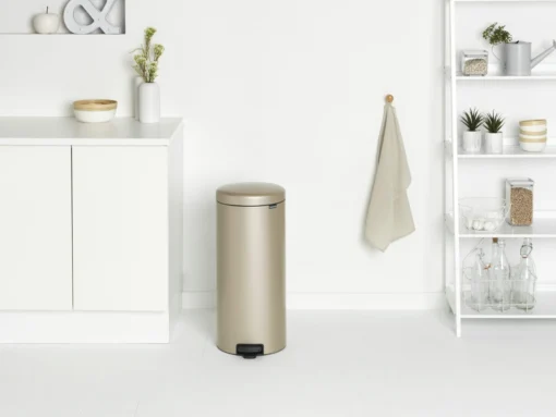 Brabantia Pedaalemmer NewIcon 30 Liter Champagne -Brabantia Winkel NewIcon Pedal Bin 30L Metallic Gold 8710755304484 Brabantia 300dpi 6603x4959px 6 NR 24362