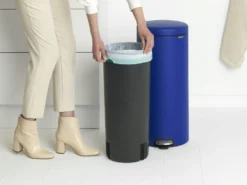 Brabantia Pedaalemmer Newlcon 30 Liter Mineral Powerful Blue -Brabantia Winkel NewIcon Pedal Bin 30L Mineral Powerful Blue 8710755207945 Brabantia 300dpi 4291x3218px 6 NR 27250