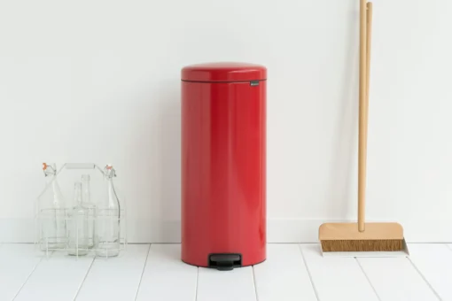 Brabantia Pedaalemmer Newlcon 30 Liter Passion Red -Brabantia Winkel NewIcon Pedal Bin 30L Passion Red 8710755111808 Brabantia 5760x3840px 6 NR 2776