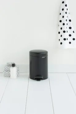 Brabantia Pedaalemmer Newlcon 3 Liter Matt Black -Brabantia Winkel NewIcon Pedal Bin 3L Matt Black 8710755113321 Brabantia 3840x5760px 6 NR 2853