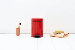 Brabantia Pedaalemmer Newlcon 3 Liter Passion Red -Brabantia Winkel NewIcon Pedal Bin 3L Passion Red 8710755112140 Brabantia 5700x3800px 6 NR 2827