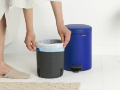 Brabantia Pedaalemmer Newlcon 5 Liter Mineral Powerful Blue -Brabantia Winkel NewIcon Pedal Bin 5L Mineral Powerful Blue 8710755206849 Brabantia 300dpi 4034x3025px 6 NR 27232