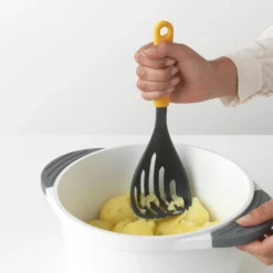 Brabantia Tasty+ Pureestamper Plus Lepel Honey Yellow -Brabantia Winkel Potato Masher plus Spoon TASTY Honey Yellow 8710755122866 Brabantia 300dpi 5009x5009px 6 NR 15320