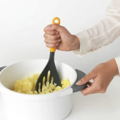 Brabantia Tasty+ Pureestamper Plus Lepel Honey Yellow -Brabantia Winkel Potato Masher plus Spoon TASTY Honey Yellow 8710755122866 Brabantia 300dpi 5296x5296px 6 NR 15319