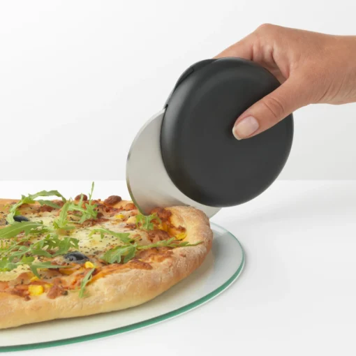 Brabantia Tasty+ Pizzames Plus Mesbeschermer Dark Grey -Brabantia Winkel Tasty Pizza Cutter plus Blade Guard Dark Grey 8710755123009 Brabantia 300dpi 4099x4099px 6 NR 15360