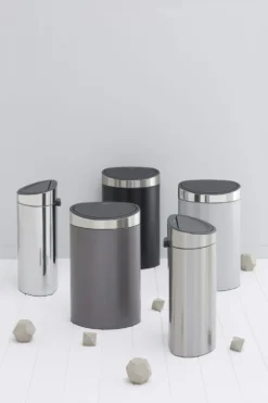 Brabantia Touch Bin New Afvalemmer 40 L Platinum -Brabantia Winkel Touch Bin New 40L MOOD Group 114847 114885 114823 112881 114861 114809 2560x3840px 6 NR 7590