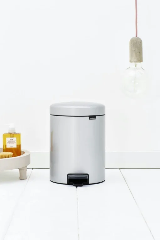 Brabantia Pedaalemmer Newlcon 5 Liter Metallic Grey -Brabantia Winkel bebe94caa5ea6a30857dba4c12fc34bb